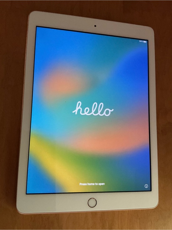 Apple Other - Apple iPad (32GB) Rose Gold, Wifi